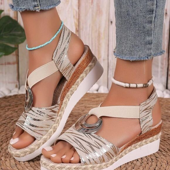 Stylish Black and Gold Women’s Sandals - Picture 3 of 7